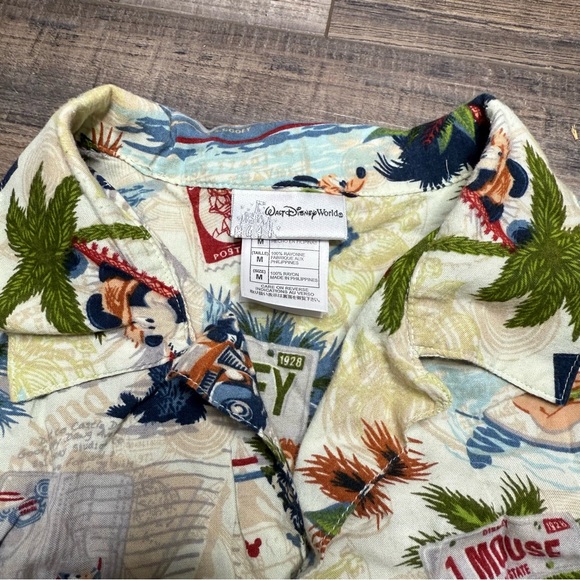 Walt Disney World Goofy Mickey Minnie Hawaiian Shirt - Picture 3 of 9